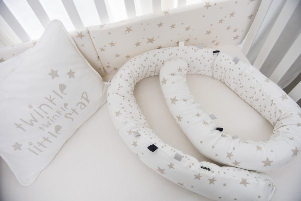 Minene Πολυχρηστικό Μαξιλάρι – Snuggly Snake Cotton Cream Stars